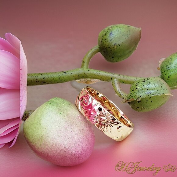 8mm Gold Hawaiian Band ring - Picture 1 of 3